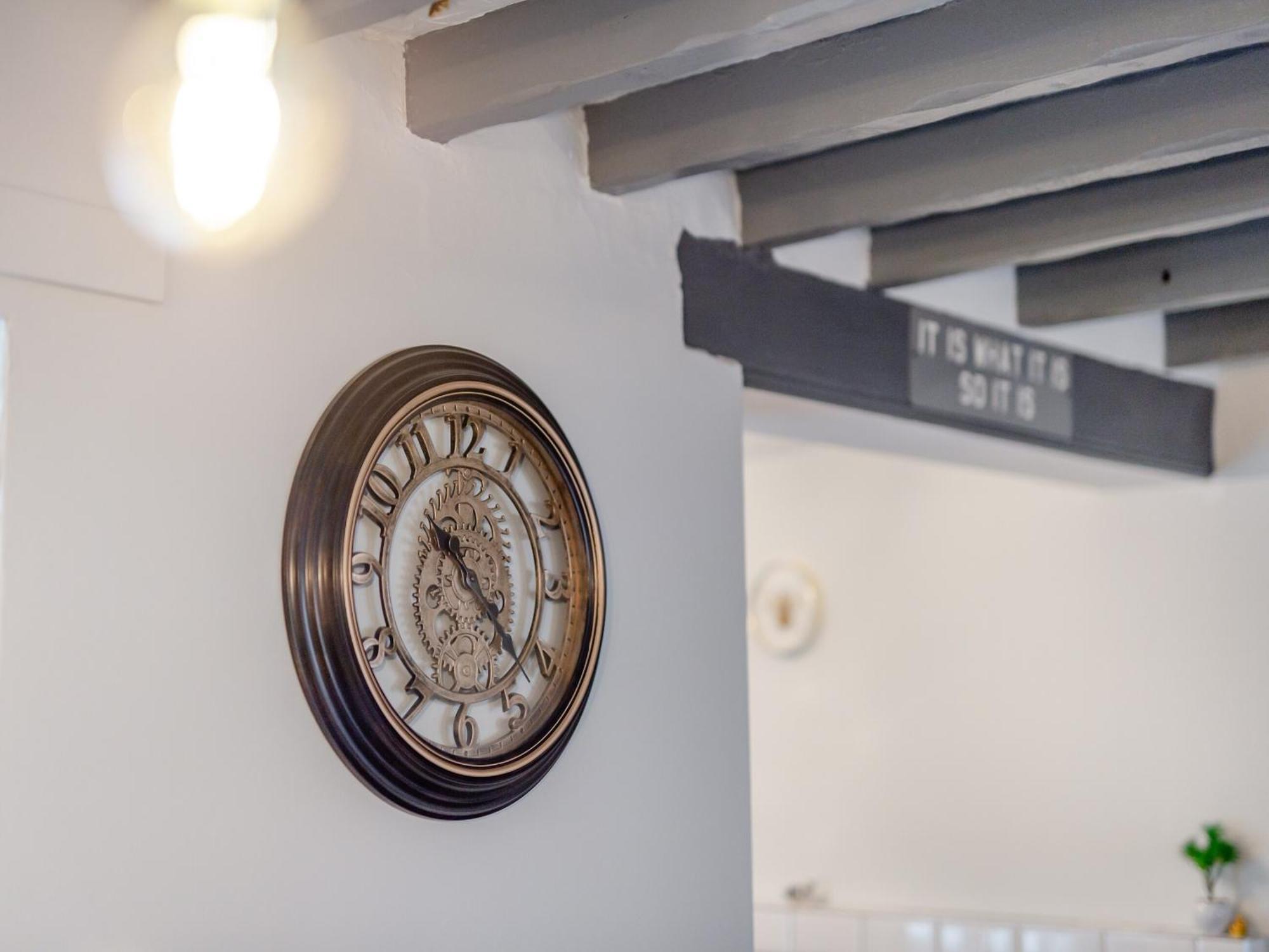 The Tipsy Bee At 143, * Guisborough